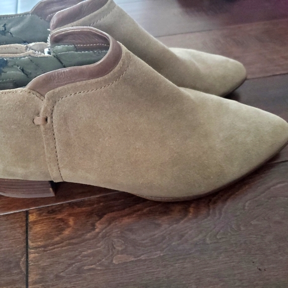 Vince Camuto boots size 9 in beige - Picture 1 of 2